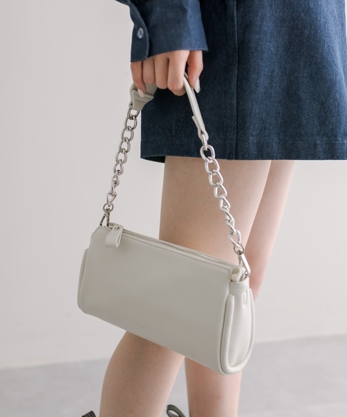loti（ロティ）の「loti ミニチェーンショルダー（ショルダーバッグ・レディース・ブラック/オフホワイト/イエロー・ONE SIZE）」の2枚目の写真