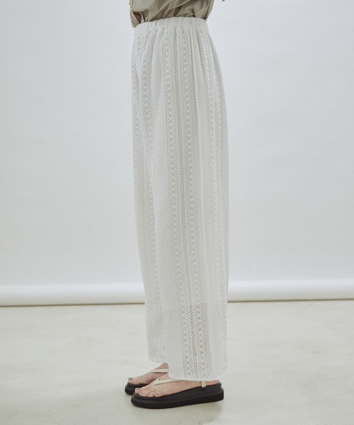 SALON adam et rope'(サロン アダム エ ロペ)の「【セットアップ対応・洗える】レースイージーパンツ(その他パンツ・レディース・ホワイト/ブラック・FREE)」の10枚目の写真