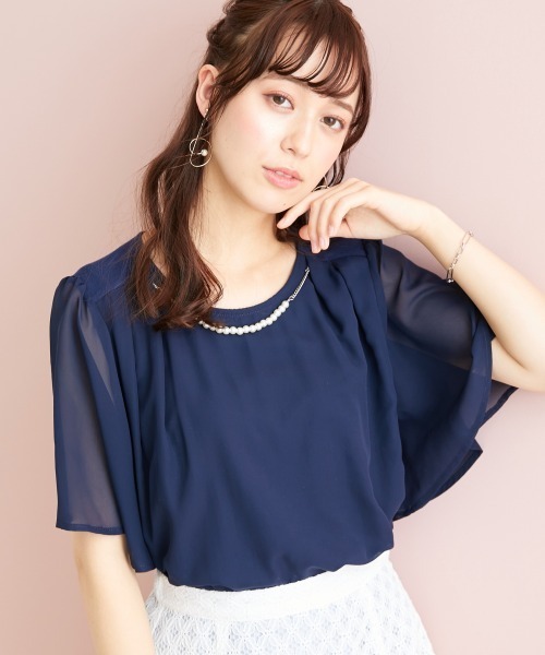 marun(マルン)の「<大きいサイズ> パール調パーツ付きシフォン重ねトップス marun(Tシャツ/カットソー・レディース・オフホワイト/モカ/ネイビー・5L/L/LL/4L/3L)」の3枚目の写真