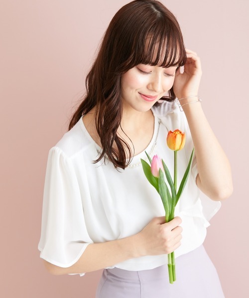 marun(マルン)の「<大きいサイズ> パール調パーツ付きシフォン重ねトップス marun(Tシャツ/カットソー・レディース・オフホワイト/モカ/ネイビー・5L/L/LL/4L/3L)」の7枚目の写真