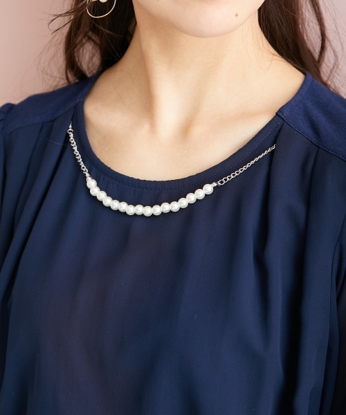 marun(マルン)の「<大きいサイズ> パール調パーツ付きシフォン重ねトップス marun(Tシャツ/カットソー・レディース・オフホワイト/モカ/ネイビー・5L/L/LL/4L/3L)」の19枚目の写真