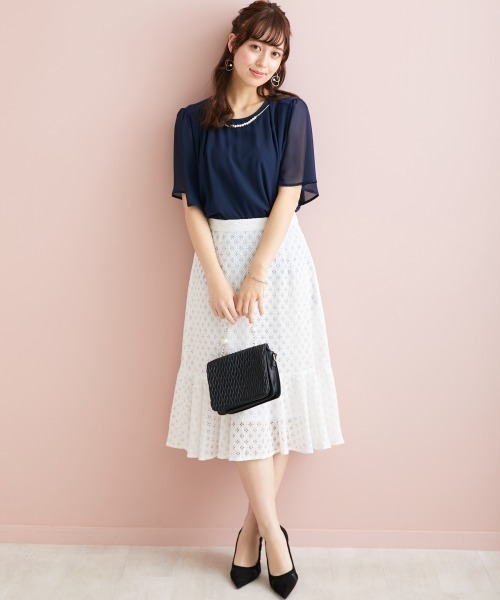 marun(マルン)の「<大きいサイズ> パール調パーツ付きシフォン重ねトップス marun(Tシャツ/カットソー・レディース・オフホワイト/モカ/ネイビー・5L/L/LL/4L/3L)」の4枚目の写真
