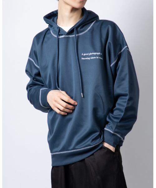 Beno(ビーノ)の「TECHダンボール ルーズシルエット 配色ステッチ バックフォトグラフィック フーディ(パーカー・メンズ・ブラック/ライトグレー/モカ/ダークブルー・M/L)」の4枚目の写真