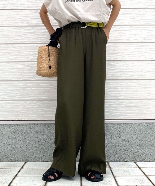 Q(キュー)の「レーヨンスラブDカンベルトワイドパンツ(その他パンツ・レディース・ライム/アイボリー/ブラック/カーキ/テラコッタ・MEDIUM)」の4枚目の写真