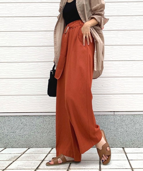 Q(キュー)の「レーヨンスラブDカンベルトワイドパンツ(その他パンツ・レディース・ライム/アイボリー/ブラック/カーキ/テラコッタ・MEDIUM)」の1枚目の写真