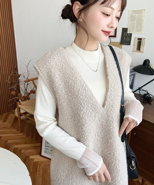 moment+（モーメントプラス）の「リングフェイクウールVネックジャンパースカート（ジャンパースカート・レディース・ベージュ/アイボリー/ブラック/チャコールグレー/グレイッシュベージュ・M/L）」の5枚目の写真