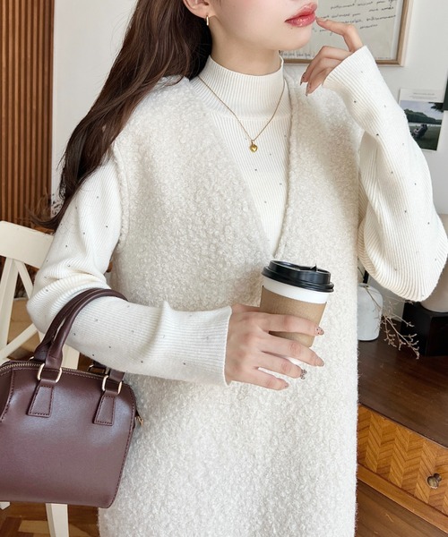 moment+（モーメントプラス）の「リングフェイクウールVネックジャンパースカート（ジャンパースカート・レディース・ベージュ/アイボリー/ブラック/チャコールグレー/グレイッシュベージュ・M/L）」の7枚目の写真