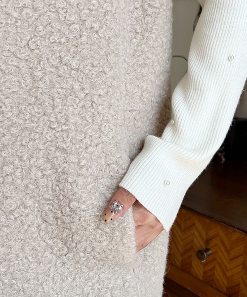 moment+（モーメントプラス）の「リングフェイクウールVネックジャンパースカート（ジャンパースカート・レディース・ベージュ/アイボリー/ブラック/チャコールグレー/グレイッシュベージュ・M/L）」の15枚目の写真