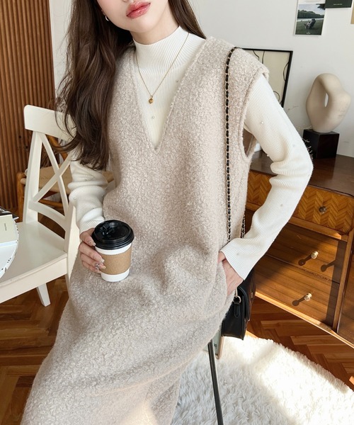 moment+（モーメントプラス）の「リングフェイクウールVネックジャンパースカート（ジャンパースカート・レディース・ベージュ/アイボリー/ブラック/チャコールグレー/グレイッシュベージュ・M/L）」の12枚目の写真