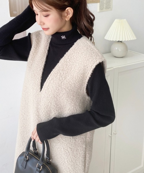 moment+（モーメントプラス）の「リングフェイクウールVネックジャンパースカート（ジャンパースカート・レディース・ベージュ/アイボリー/ブラック/チャコールグレー/グレイッシュベージュ・M/L）」の18枚目の写真