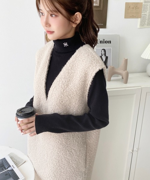 moment+（モーメントプラス）の「リングフェイクウールVネックジャンパースカート（ジャンパースカート・レディース・ベージュ/アイボリー/ブラック/チャコールグレー/グレイッシュベージュ・M/L）」の19枚目の写真