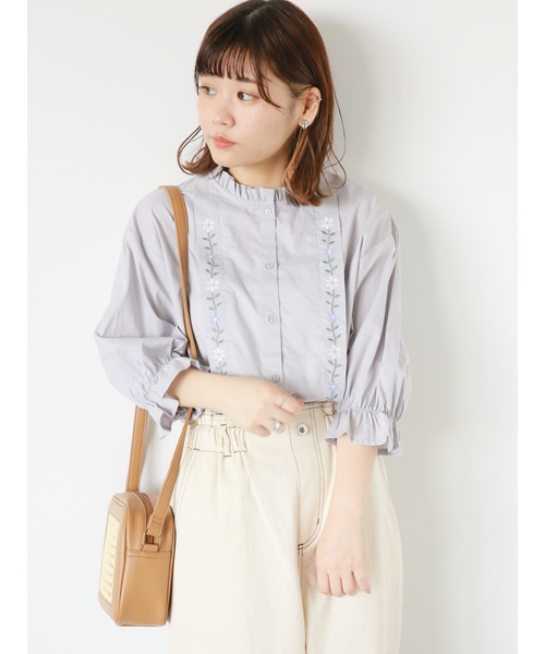 ehka sopo（エヘカソポ）の「タック刺繍ブラウス（シャツ/ブラウス・レディース・キナリ/オフホワイト/グレー・F）」の3枚目の写真
