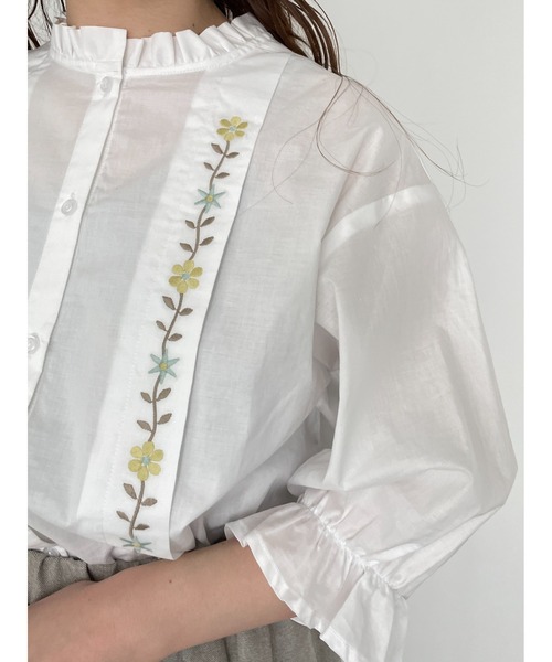 ehka sopo（エヘカソポ）の「タック刺繍ブラウス（シャツ/ブラウス・レディース・キナリ/オフホワイト/グレー・F）」の10枚目の写真