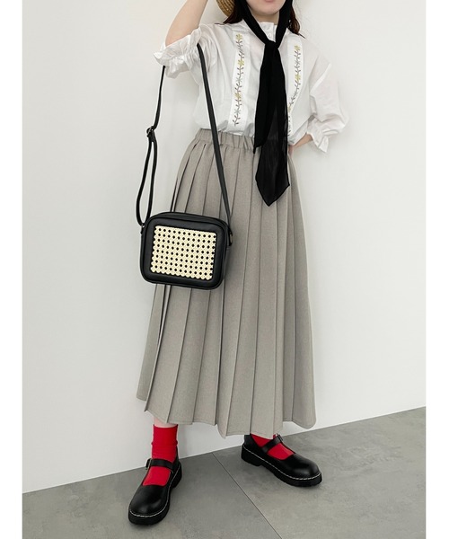 ehka sopo（エヘカソポ）の「タック刺繍ブラウス（シャツ/ブラウス・レディース・キナリ/オフホワイト/グレー・F）」の13枚目の写真