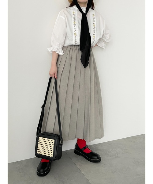 ehka sopo（エヘカソポ）の「タック刺繍ブラウス（シャツ/ブラウス・レディース・キナリ/オフホワイト/グレー・F）」の12枚目の写真