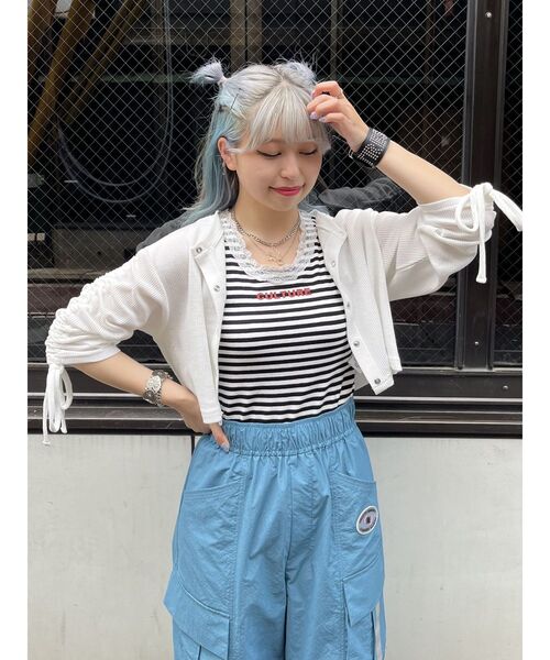 jouetie（ジュエティ）の「シャーリングスリーブ2WAYトップス（Tシャツ/カットソー・レディース・ブラック/グリーン/レッド/オフホワイト・MEDIUM）」の5枚目の写真