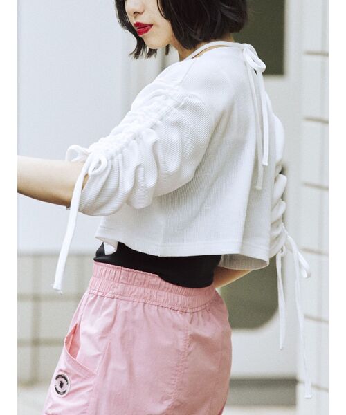 jouetie（ジュエティ）の「シャーリングスリーブ2WAYトップス（Tシャツ/カットソー・レディース・ブラック/グリーン/レッド/オフホワイト・MEDIUM）」の10枚目の写真