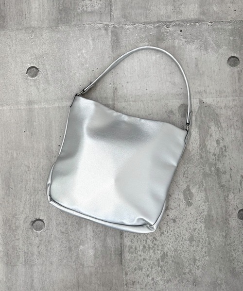 LVEU.（ラブユ.）の「【LVEU.】ワンハンドルスクエアバッグ / バッグ 鞄 BAG ハンドバッグ 合皮  スムース 柔らかい スクエア ブラック シルバー（トートバッグ・レディース・ブラック/シルバー・FREE）」の16枚目の写真