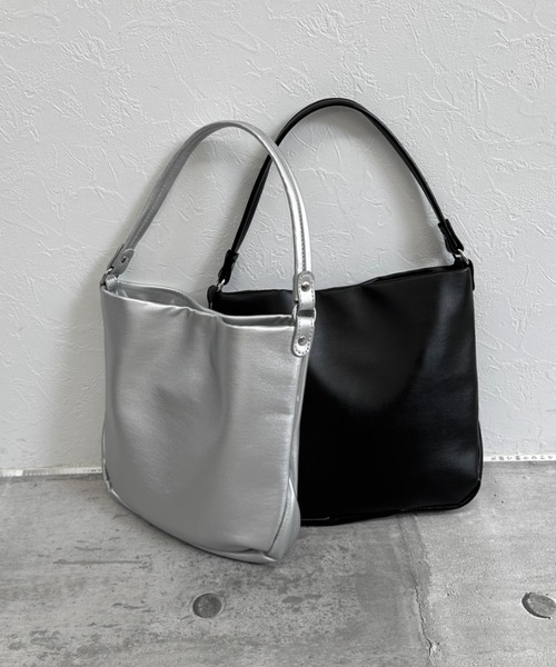 LVEU.（ラブユ.）の「【LVEU.】ワンハンドルスクエアバッグ / バッグ 鞄 BAG ハンドバッグ 合皮  スムース 柔らかい スクエア ブラック シルバー（トートバッグ・レディース・ブラック/シルバー・FREE）」の3枚目の写真