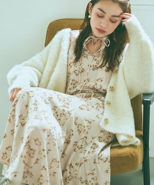 mysty woman（ミスティウーマン）の「フラワープリントフレアスカート 973085（スカート・レディース・ベージュ/ブラック/ブルー系その他・FREE）」の4枚目の写真