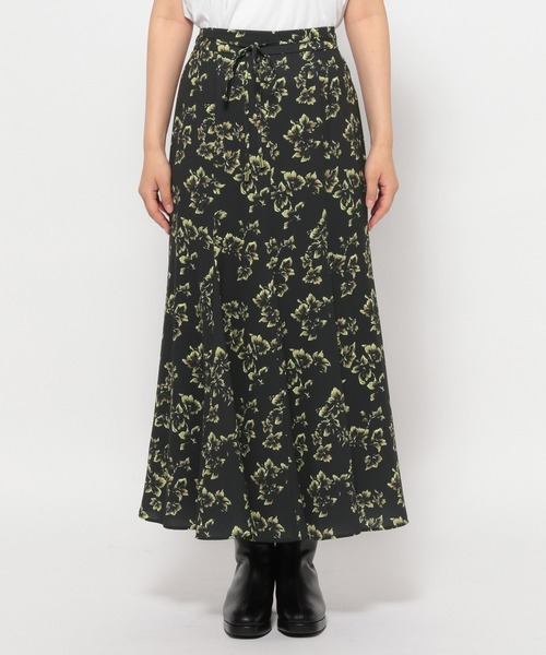 mysty woman（ミスティウーマン）の「フラワープリントフレアスカート 973085（スカート・レディース・ベージュ/ブラック/ブルー系その他・FREE）」の14枚目の写真