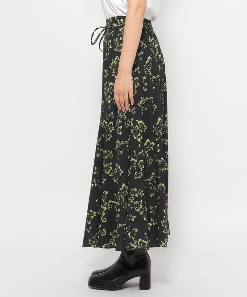 mysty woman（ミスティウーマン）の「フラワープリントフレアスカート 973085（スカート・レディース・ベージュ/ブラック/ブルー系その他・FREE）」の15枚目の写真