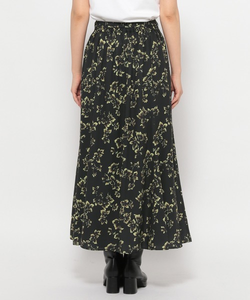 mysty woman（ミスティウーマン）の「フラワープリントフレアスカート 973085（スカート・レディース・ベージュ/ブラック/ブルー系その他・FREE）」の16枚目の写真