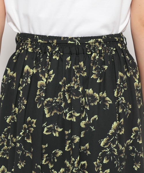 mysty woman（ミスティウーマン）の「フラワープリントフレアスカート 973085（スカート・レディース・ベージュ/ブラック/ブルー系その他・FREE）」の17枚目の写真