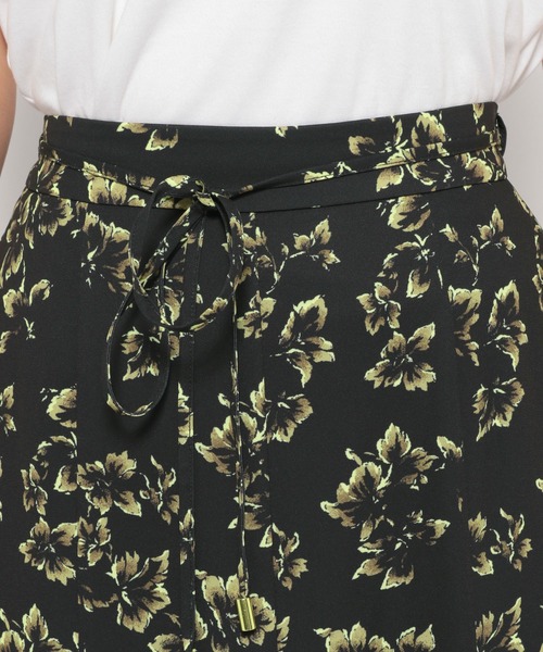 mysty woman（ミスティウーマン）の「フラワープリントフレアスカート 973085（スカート・レディース・ベージュ/ブラック/ブルー系その他・FREE）」の18枚目の写真