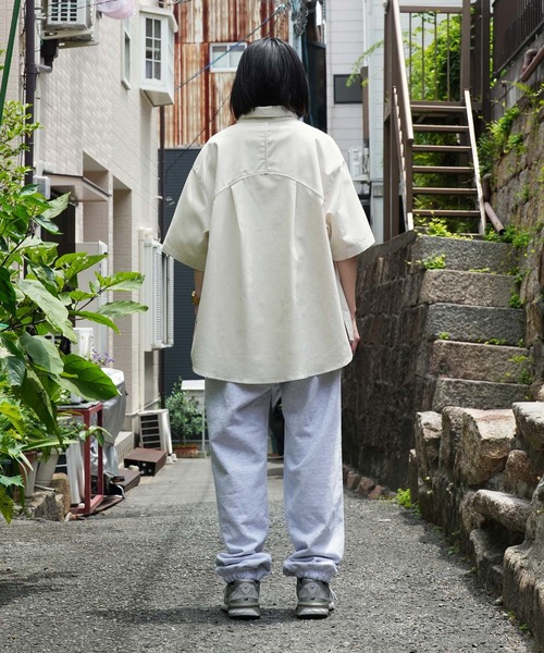 Lulu & Arnie(るるあんどあーにー)の「綿麻 オーバーサイズ ハーフスリーブ ラウンドヨーク レギュラーカラー シャツ(シャツ/ブラウス・メンズ・ブラック/アイボリー・MEDIUM/LARGE)」の9枚目の写真