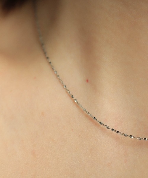 ebine（エビネ）の「Skin Petal Necklace　 金属アレルギー対応 サージカルステンレス（ネックレス・レディース・ゴールド/ピンクゴールド/シルバー・40cm/45cm）」の10枚目の写真