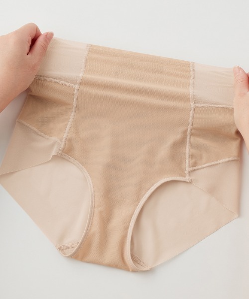 GUNZE(グンゼ)の「KIREILABO/キレイラボ ショートガードル 骨盤サポート(その他アンダーウェア/インナー・レディース・ブラック/ベージュ系その他・MEDIUM/LARGE/X-LARGE)」の8枚目の写真