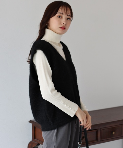 BLUEEAST（ブルーイースト）の「Vネックニットベスト（ベスト・レディース・ブラック/グレー/オフホワイト・MEDIUM）」の4枚目の写真