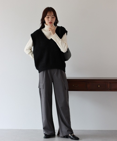 BLUEEAST（ブルーイースト）の「Vネックニットベスト（ベスト・レディース・ブラック/グレー/オフホワイト・MEDIUM）」の6枚目の写真