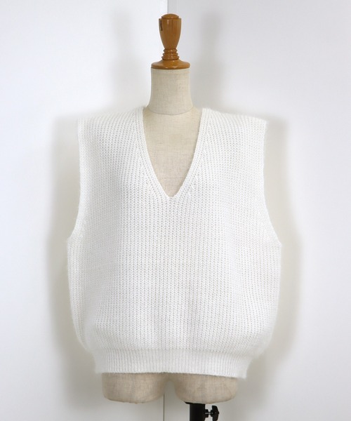 BLUEEAST（ブルーイースト）の「Vネックニットベスト（ベスト・レディース・ブラック/グレー/オフホワイト・MEDIUM）」の17枚目の写真