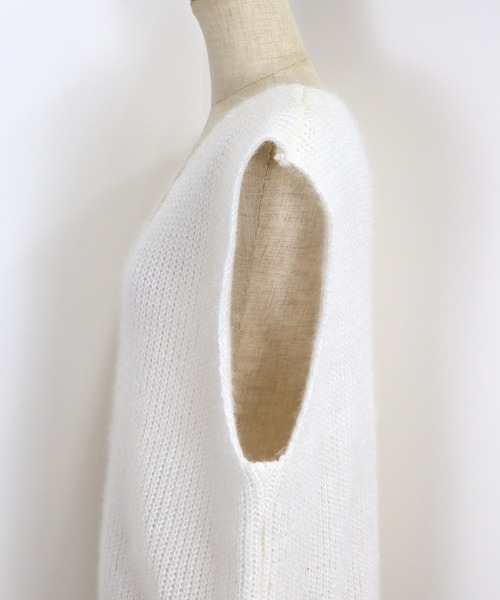 BLUEEAST（ブルーイースト）の「Vネックニットベスト（ベスト・レディース・ブラック/グレー/オフホワイト・MEDIUM）」の9枚目の写真