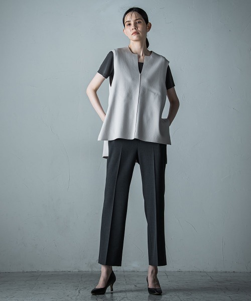 la.f…(ラエフ)の「キーホールネックテンセルニットジレ≪手洗い可能≫(ベスト・レディース・ブラック/グリーン/ベージュ・9号)」の16枚目の写真