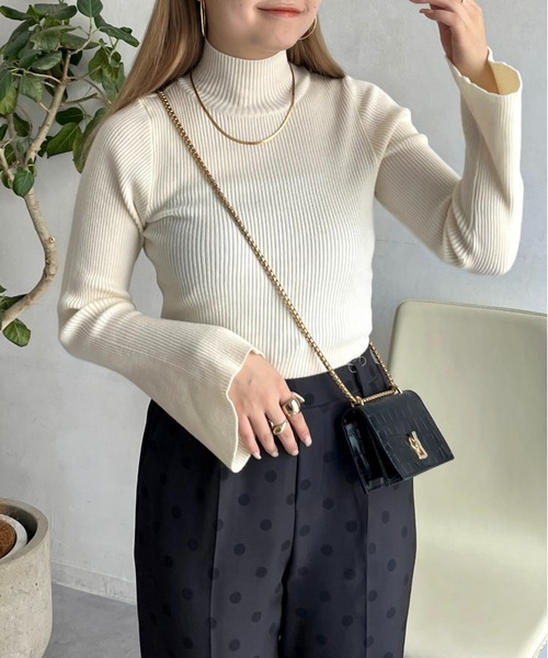 prose verse（プロズヴェール）の「フレアスリーブハイネックニット（ニット/セーター・レディース・イエロー/ホワイト系1/アイボリー/ブラック/ネイビー/ブルー/グレー・ﾌﾘ-）」の2枚目の写真