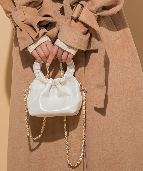 VICKY(ビッキー)の「【KOREAN ITEM】フェイクレザーミニショルダーバッグ(ショルダーバッグ・レディース・オフホワイト/ブラック・FREE)」の2枚目の写真