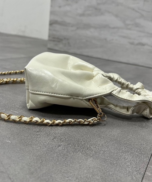 VICKY(ビッキー)の「【KOREAN ITEM】フェイクレザーミニショルダーバッグ(ショルダーバッグ・レディース・オフホワイト/ブラック・FREE)」の8枚目の写真