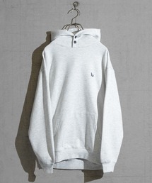 GLOVE HOUSE | 【a】TC裏起毛 ワンポイント刺繍 釦使い リラックスフィットパーカー(パーカー)