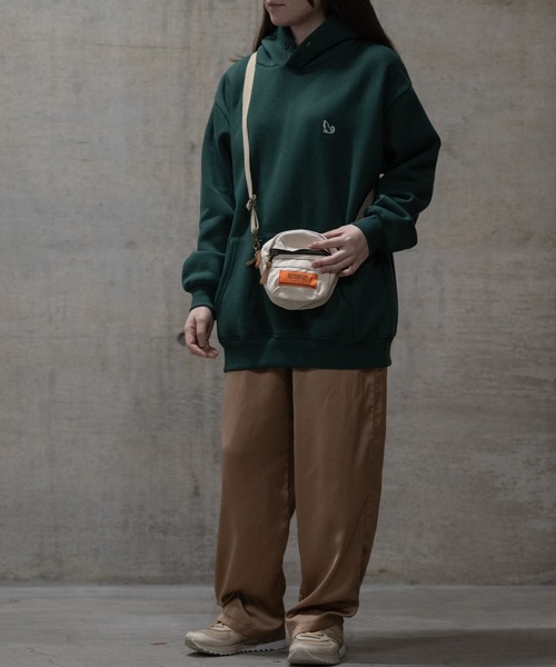 GLOVE HOUSE（グローブハウス）の「【a】TC裏起毛 ワンポイント刺繍 釦使い リラックスフィットパーカー（パーカー・メンズ・ダークグリーン/アッシュグレー/ネイビー/マルチ/ホワイト・MEDIUM/LARGE/X-LARGE）」の20枚目の写真