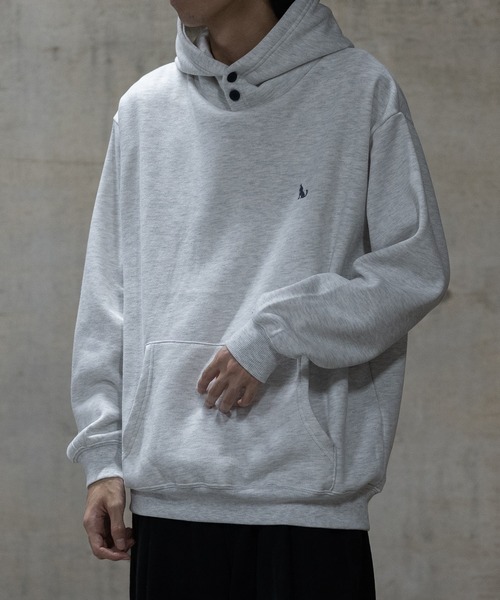 GLOVE HOUSE（グローブハウス）の「【a】TC裏起毛 ワンポイント刺繍 釦使い リラックスフィットパーカー（パーカー・メンズ・ダークグリーン/アッシュグレー/ネイビー/マルチ/ホワイト・MEDIUM/LARGE/X-LARGE）」の11枚目の写真