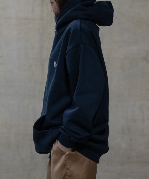 GLOVE HOUSE（グローブハウス）の「【a】TC裏起毛 ワンポイント刺繍 釦使い リラックスフィットパーカー（パーカー・メンズ・ダークグリーン/アッシュグレー/ネイビー/マルチ/ホワイト・MEDIUM/LARGE/X-LARGE）」の22枚目の写真