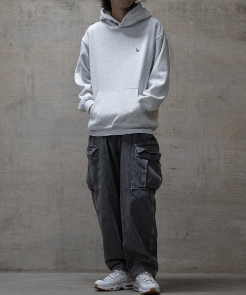 GLOVE HOUSE（グローブハウス）の「【a】TC裏起毛 ワンポイント刺繍 釦使い リラックスフィットパーカー（パーカー・メンズ・ダークグリーン/アッシュグレー/ネイビー/マルチ/ホワイト・MEDIUM/LARGE/X-LARGE）」の15枚目の写真