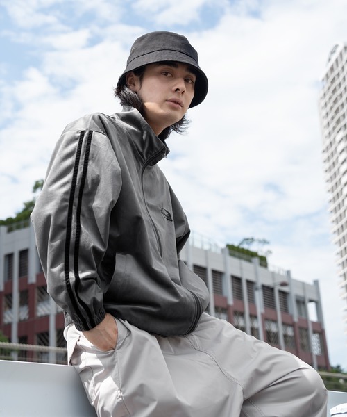 kutir（クティール）の「サイドラインベロアトラックジャケット