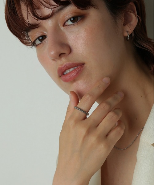 ORLEAN(オルレアン)の「金属アレルギー対応 ツイストラインリング 11号 サージカルステンレス 316L(リング・レディース・シルバー・11号)」の8枚目の写真
