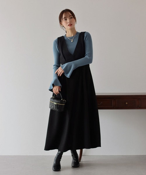 BLUEEAST(ブルーイースト)の「フレアスリーブニット(ニット/セーター・レディース・ブラック/グレイッシュベージュ/ブルーグレー/アイボリー・MEDIUM)」の7枚目の写真