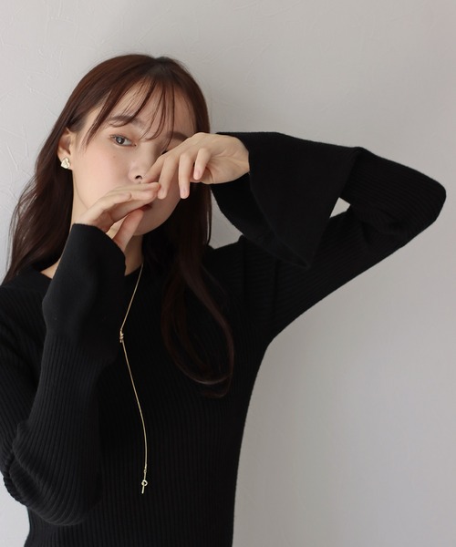 BLUEEAST(ブルーイースト)の「フレアスリーブニット(ニット/セーター・レディース・ブラック/グレイッシュベージュ/ブルーグレー/アイボリー・MEDIUM)」の6枚目の写真