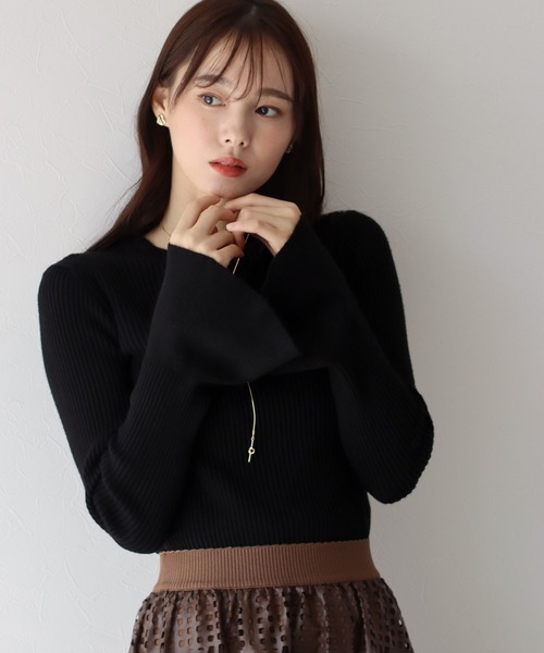 BLUEEAST(ブルーイースト)の「フレアスリーブニット(ニット/セーター・レディース・ブラック/グレイッシュベージュ/ブルーグレー/アイボリー・MEDIUM)」の15枚目の写真